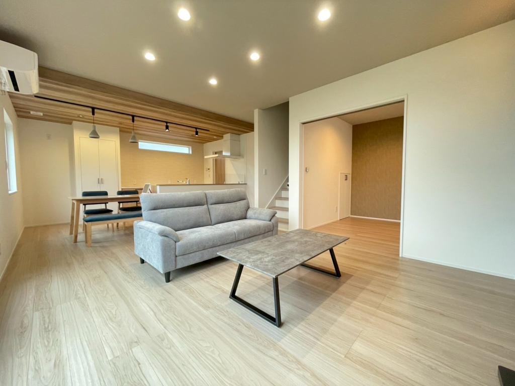 【家具家電付き！】西７条北４丁目　新築戸建 内観