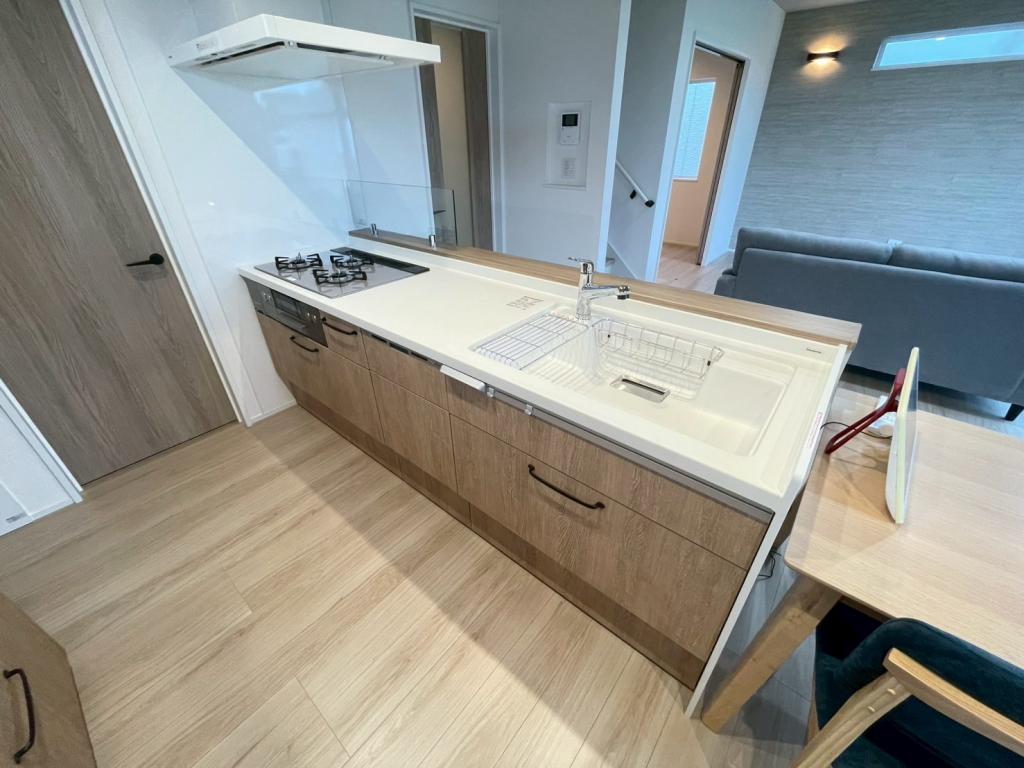 【家具家電付き！】西７条北４丁目　新築戸建 内観