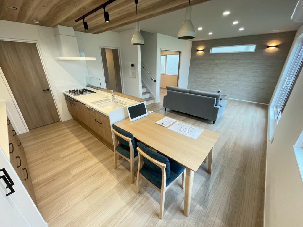 【家具家電付き！】西７条北４丁目　新築戸建 内観