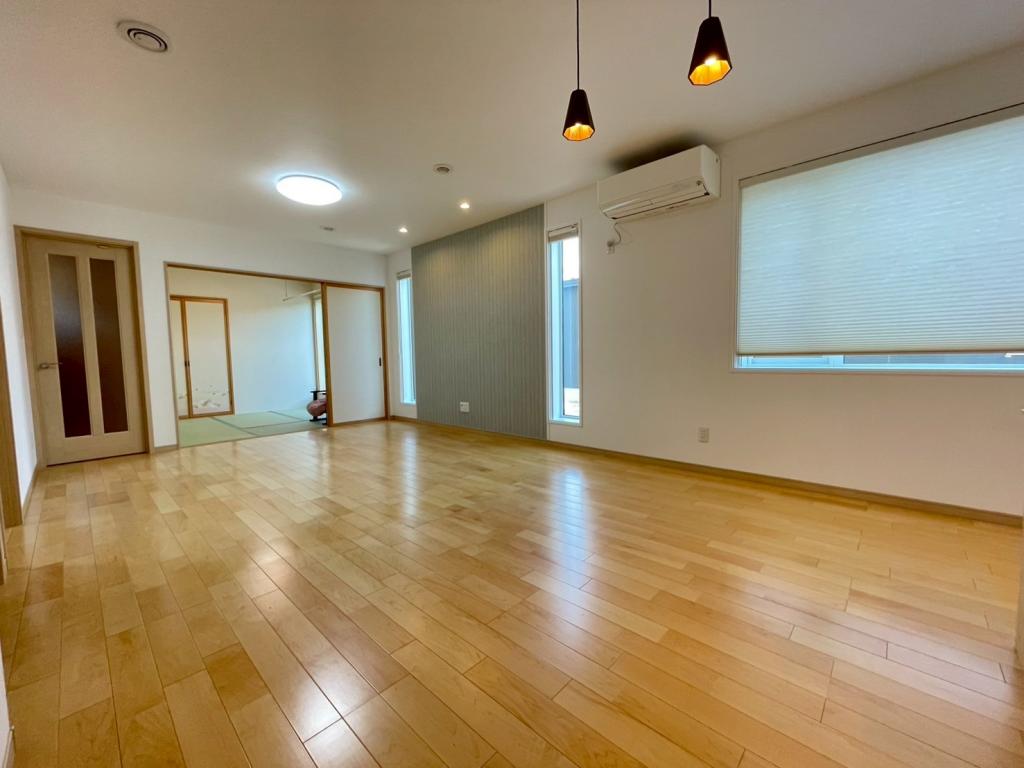 ※商談中※【一条工務店様施工の築浅平家♪】大空町４丁目　中古戸建 内観