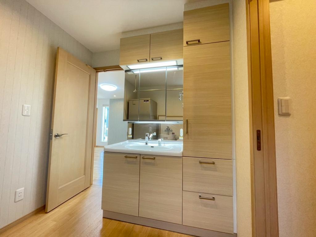 ※商談中※【一条工務店様施工の築浅平家♪】大空町４丁目　中古戸建 内観