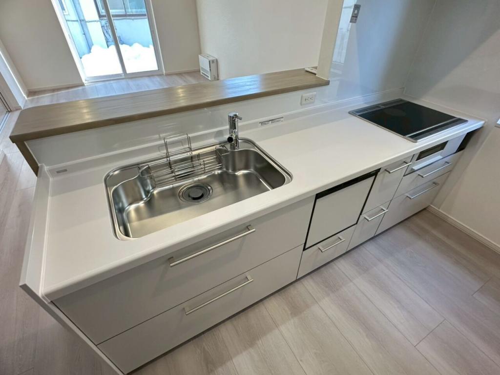 【写真追加】西２条南３７丁目　西棟　新築戸建 内観