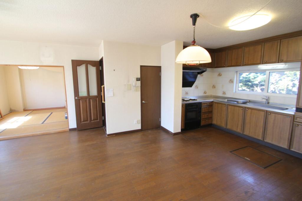 【写真追加】大空町３丁目　中古二世帯住宅 内観