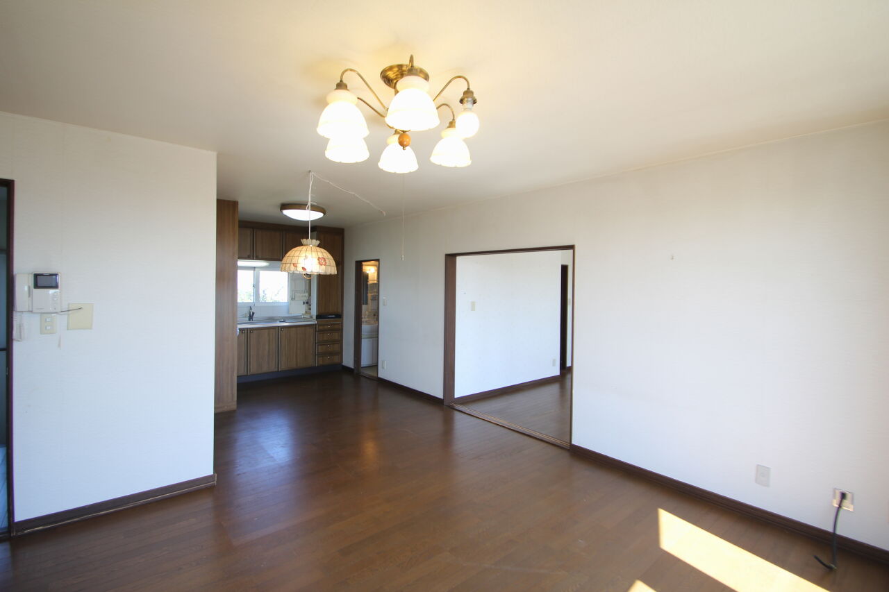 【写真追加】大空町３丁目　中古二世帯住宅 内観