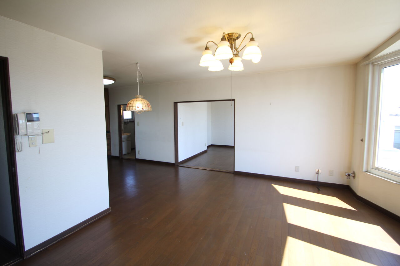 【写真追加】大空町３丁目　中古二世帯住宅 内観