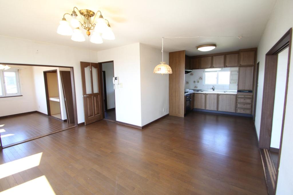 【写真追加】大空町３丁目　中古二世帯住宅 内観