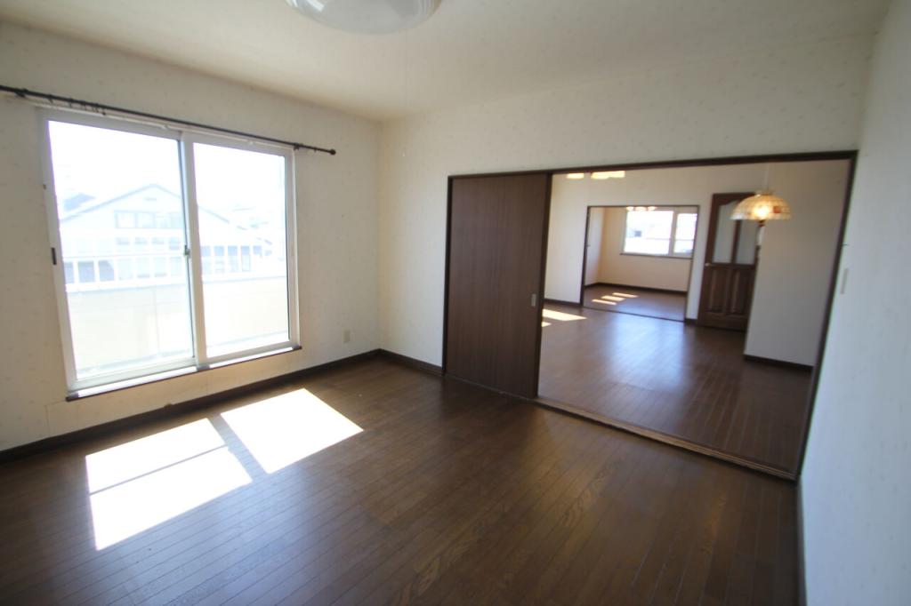 【写真追加】大空町３丁目　中古二世帯住宅 内観