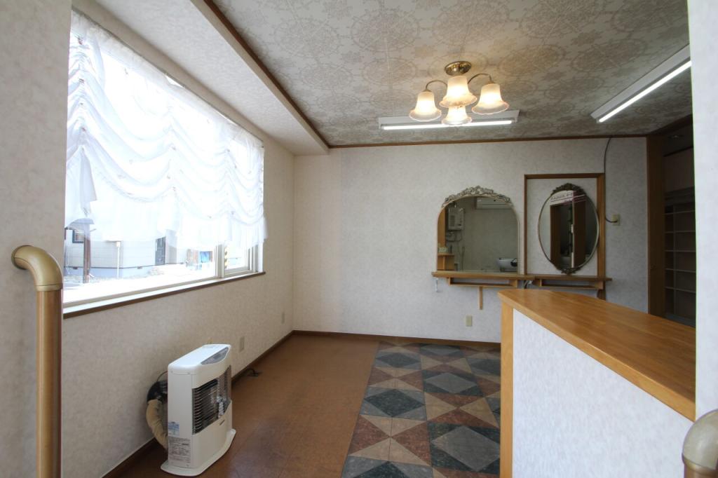 西１８条南４丁目　店舗付き中古戸建 内観