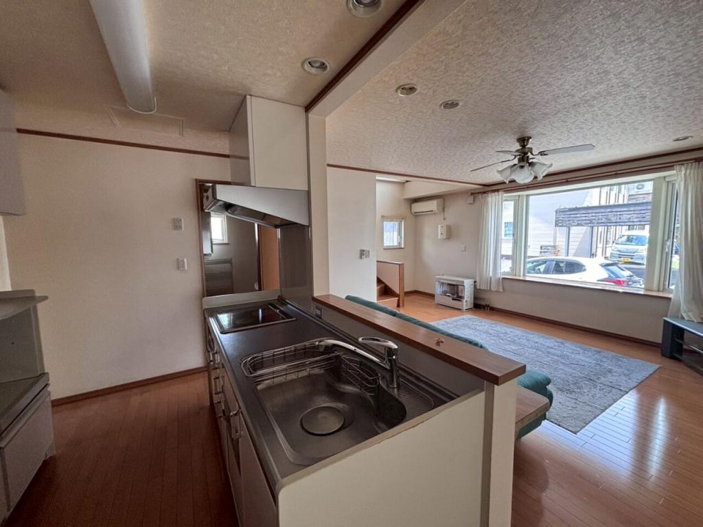 【商談中】西１９条南５丁目　中古戸建 内観