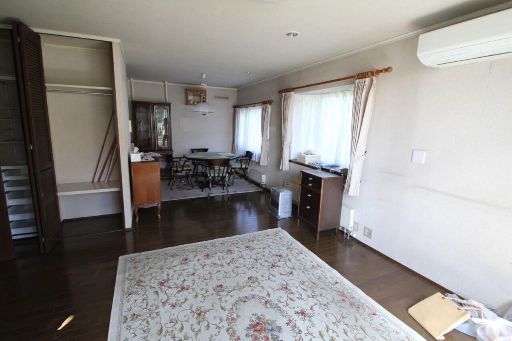 【住宅２棟付き】西２２条南１丁目　中古戸建 内観