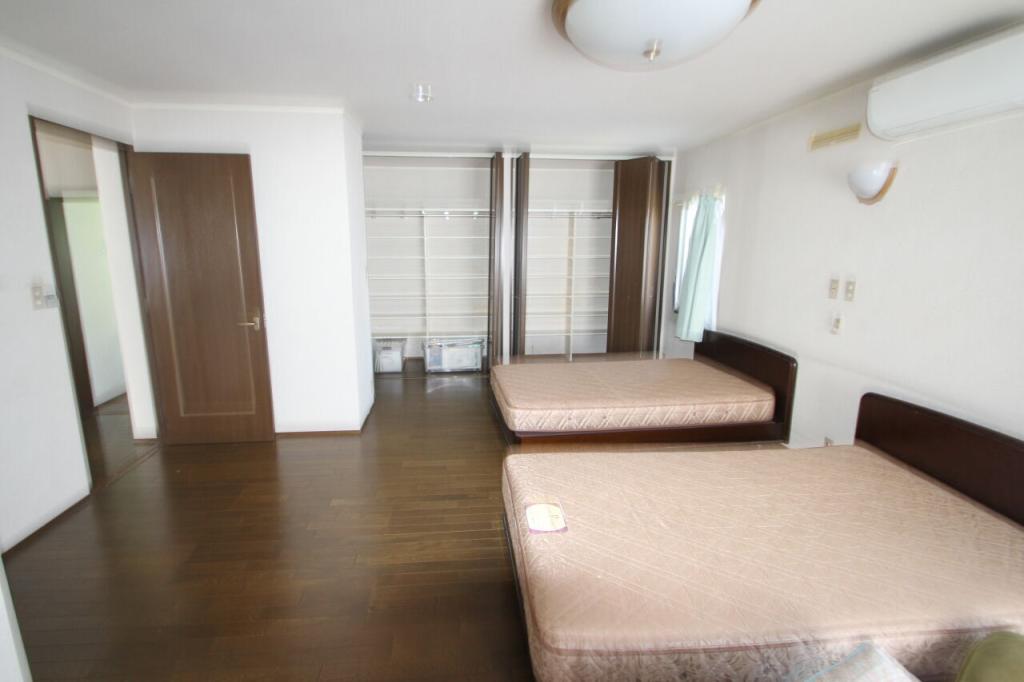 【住宅２棟付き】西２２条南１丁目　中古戸建 内観