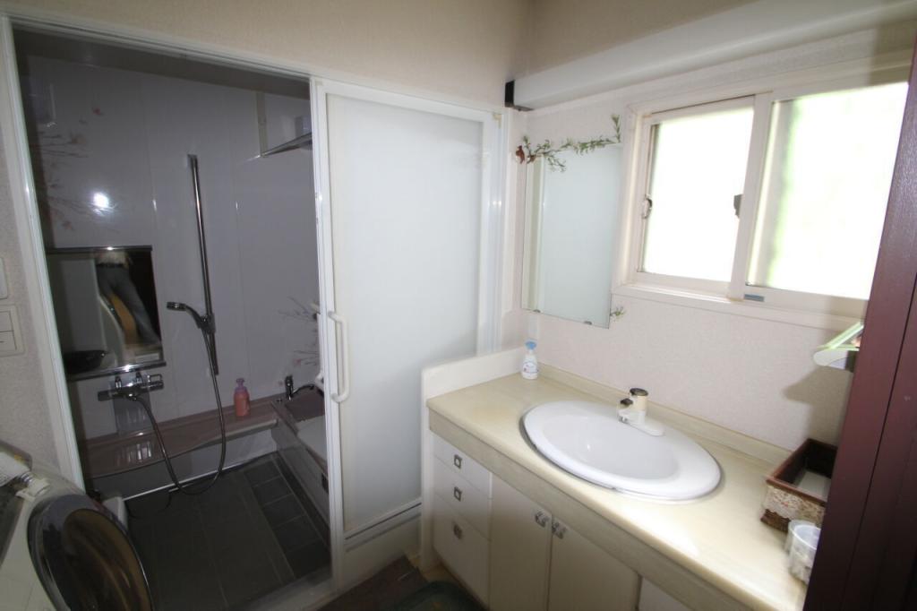 【住宅２棟付き】西２２条南１丁目　中古戸建 内観